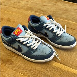 Special edition Nike SB Blue and Red skate shoes. Worn one time🔥🔥🔥